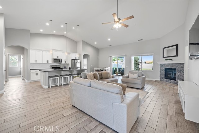 7714 Paisley Avenue, Hesperia CA: https://media.crmls.org/medias/d032de94-973f-455a-b616-822665de6088.jpg