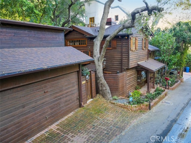 Detail Gallery Image 31 of 36 For 9860 Yoakum Dr, Beverly Hills,  CA 90210 - 1 Beds | 2 Baths