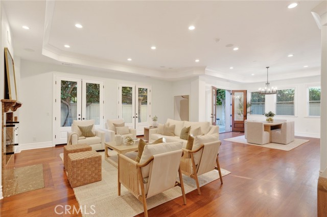 Detail Gallery Image 17 of 74 For 113 S Herrin, Manhattan Beach,  CA 90266 - 5 Beds | 4/1 Baths