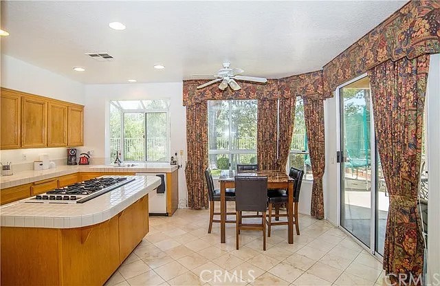 Detail Gallery Image 11 of 32 For 823 S Parkglen Pl, Anaheim Hills,  CA 92808 - 4 Beds | 3/1 Baths
