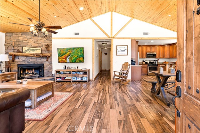 43485 Colusa Drive, Big Bear Lake CA: https://media.crmls.org/medias/d03517dc-a57a-44cd-b0ff-193fe878f5cd.jpg