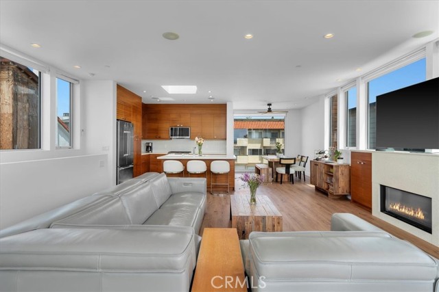 Detail Gallery Image 6 of 50 For 1501 Monterey Bld, Hermosa Beach,  CA 90254 - 4 Beds | 3/1 Baths