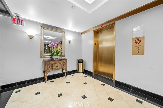 10535 Wilshire Boulevard, Los Angeles CA: https://media.crmls.org/medias/d036c5bc-1323-47a7-b868-b7cc14931be1.jpg