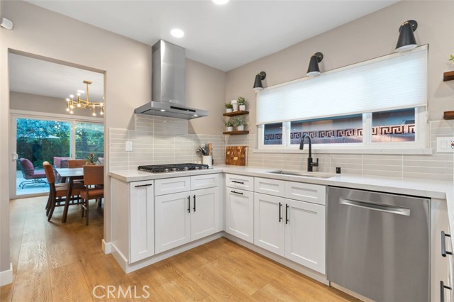 6207 Capistrano Avenue, Woodland Hills CA: https://media.crmls.org/medias/d037e261-a83a-4a1e-8a06-6c844c50041e.jpg