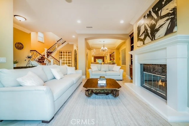 Detail Gallery Image 5 of 34 For 225 11th St, Huntington Beach,  CA 92648 - 4 Beds | 4/1 Baths