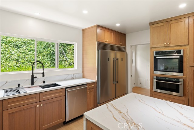 20217 Wells Drive, Woodland Hills CA: https://media.crmls.org/medias/d0387f2f-5cff-44c0-8b6e-b7bbdffe1c5f.jpg
