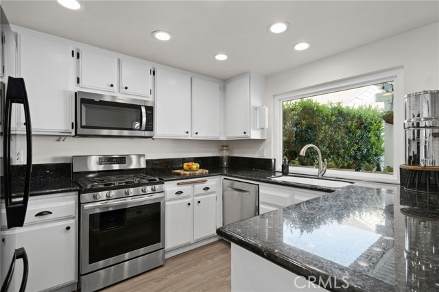 Detail Gallery Image 13 of 47 For 1693 N Mountain #D,  Upland,  CA 91784 - 3 Beds | 2/1 Baths