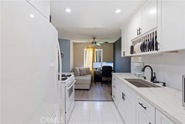 Detail Gallery Image 10 of 24 For 700 W La Veta #C7,  Orange,  CA 92868 - 2 Beds | 2 Baths