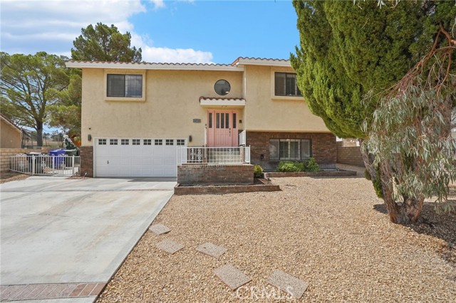 Detail Gallery Image 5 of 65 For 14753 Blue Grass Dr, Helendale,  CA 92342 - 3 Beds | 3 Baths