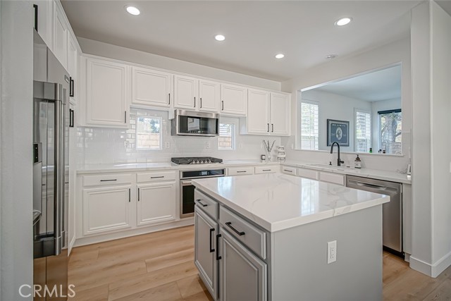 Detail Gallery Image 15 of 58 For 542 Arbor Ct, Simi Valley,  CA 93065 - 4 Beds | 2/1 Baths