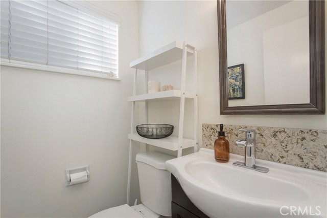 Detail Gallery Image 9 of 27 For 1413 Keegan Way, Santa Ana,  CA 92705 - 4 Beds | 2/1 Baths