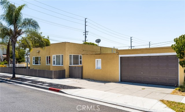 1479 Loma Avenue, Long Beach, California 90804, 2 Bedrooms Bedrooms, ,1 BathroomBathrooms,Single Family Residence,For Sale,Loma,PW24163294