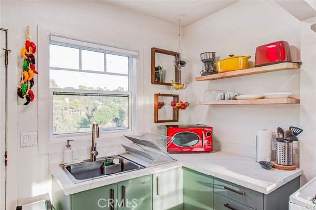 5239 Barker Drive, Los Angeles CA: https://media.crmls.org/medias/d03cb0cd-411a-4e58-a8c2-858abe200ec7.jpg