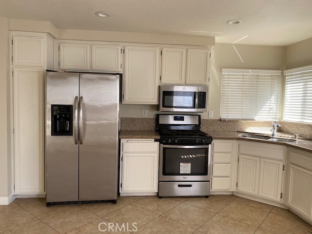 Detail Gallery Image 9 of 35 For 2661 Acorn Glen Pl, Ontario,  CA 91761 - 3 Beds | 2/1 Baths