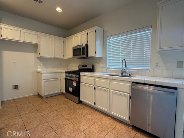 Detail Gallery Image 9 of 31 For 14651 Indian Wells, Victorville,  CA 92394 - 4 Beds | 3 Baths