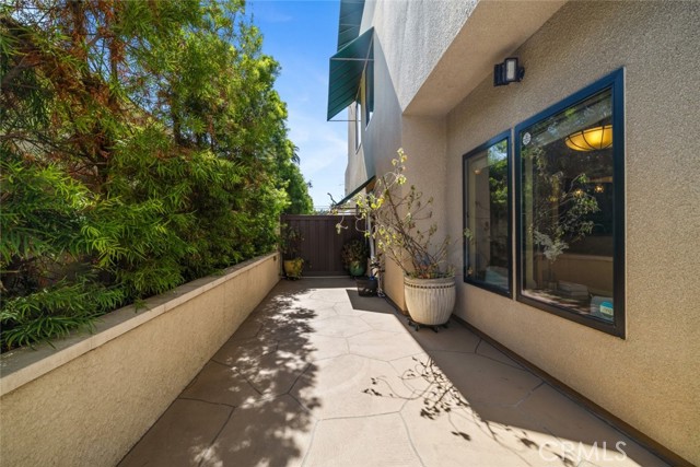 484 S Euclid Avenue, Pasadena CA: https://media.crmls.org/medias/d03e3eb6-9033-4a45-9d43-761ae4b2a4ad.jpg