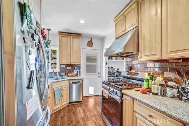 275 E Bort Street, Long Beach CA: https://media.crmls.org/medias/d03e5a5e-117a-4ae6-bc1f-a34aff58c20d.jpg