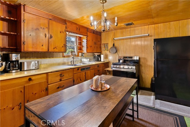 Detail Gallery Image 7 of 13 For 240 Prescott, Santa Maria,  CA 93455 - 3 Beds | 1/1 Baths