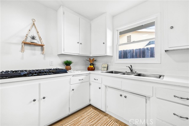 16271 Fairway Lane, Huntington Beach CA: https://media.crmls.org/medias/d03f93a0-3215-45be-aa74-d926d95c5ff2.jpg