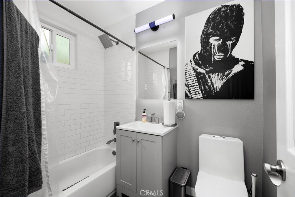 https://media.crmls.org/medias/d04162f9-ae33-4abd-bc21-14e340f42ca8.jpg?preset=X-Large