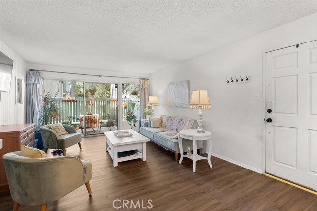 Detail Gallery Image 1 of 19 For 5700 Etiwanda Ave #168,  Tarzana,  CA 91356 - 2 Beds | 1 Baths