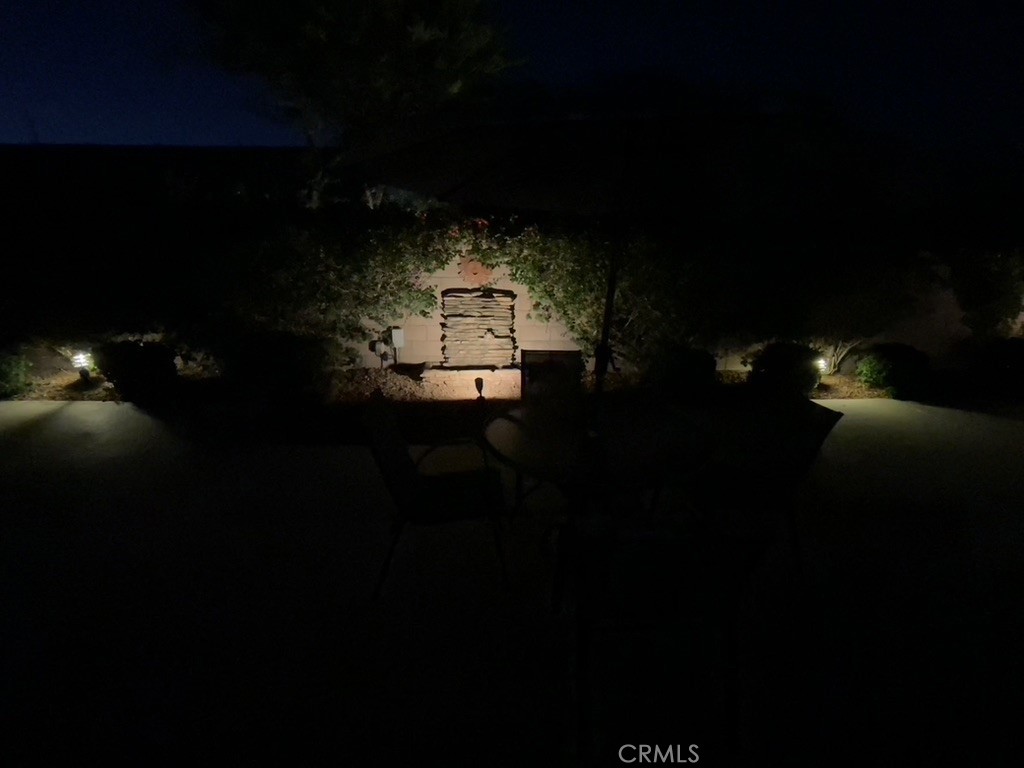 https://media.crmls.org/medias/d041b242-ae8c-4639-af8f-4582b7523d6a.jpg?preset=X-Large