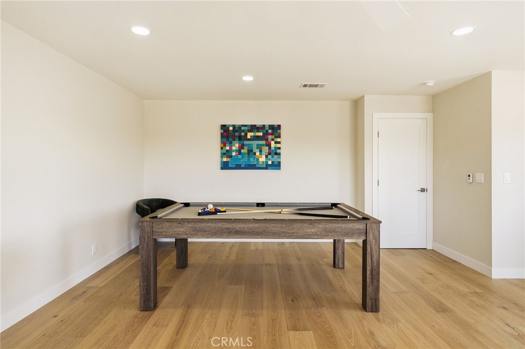 https://media.crmls.org/medias/d042b404-f00a-458a-bfd4-8493d2cebe03.jpg?preset=X-Large