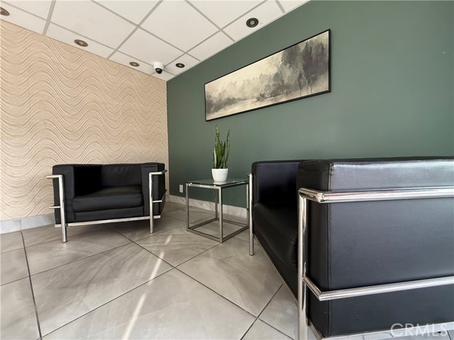 1240 S Corning, Los Angeles CA: https://media.crmls.org/medias/d0430ee3-09d1-4035-8611-594f4ff54753.jpg