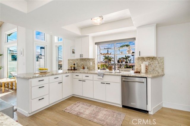 927 6th Street, Hermosa Beach CA: https://media.crmls.org/medias/d0433bff-b7f0-49b8-87ad-6aaa36b9508a.jpg