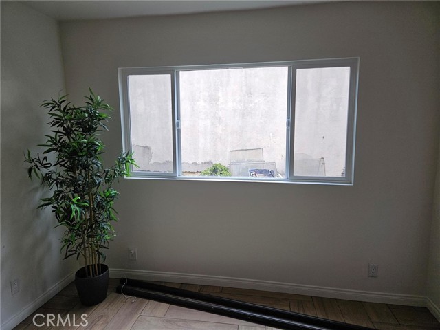 Detail Gallery Image 6 of 12 For 3962 Brighton Ave, Los Angeles,  CA 90062 - – Beds | – Baths