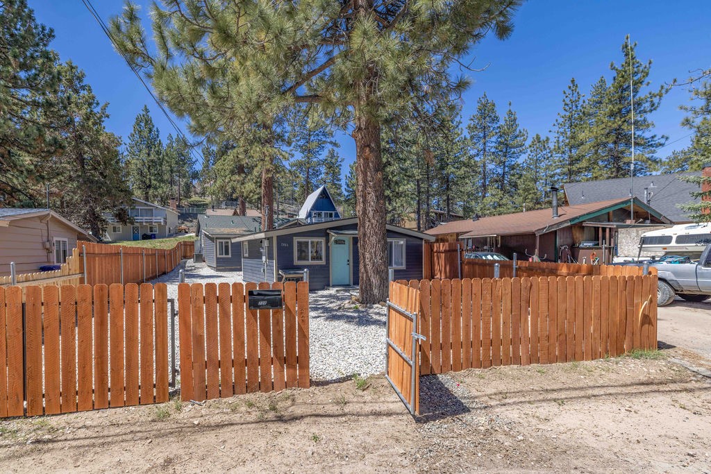 Detail Gallery Image 33 of 35 For 736 W Aeroplane Bld, Big Bear City,  CA 92314 - 3 Beds | 2 Baths
