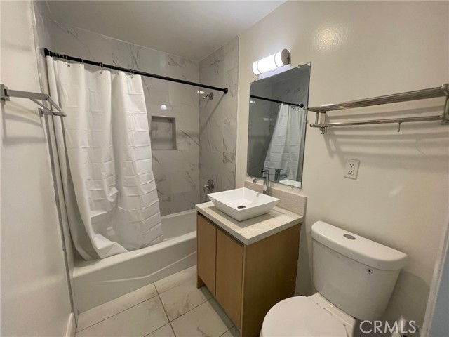 Detail Gallery Image 5 of 13 For 1250 W 37th St #8,  Los Angeles,  CA 90007 - 2 Beds | 1 Baths