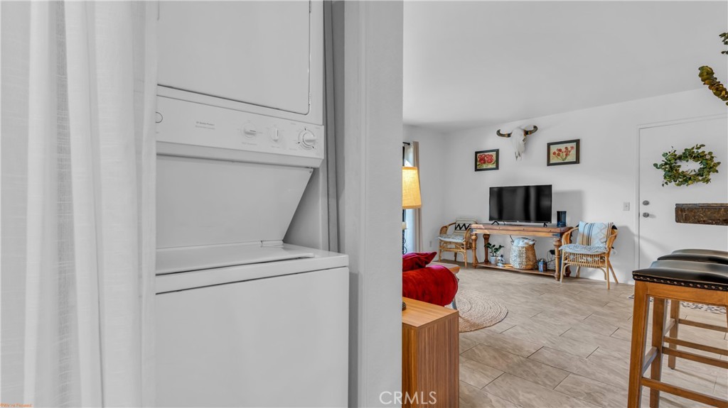 https://media.crmls.org/medias/d0449dc6-62fd-46c5-b3ee-3da9ed3197e1.jpg?preset=X-Large