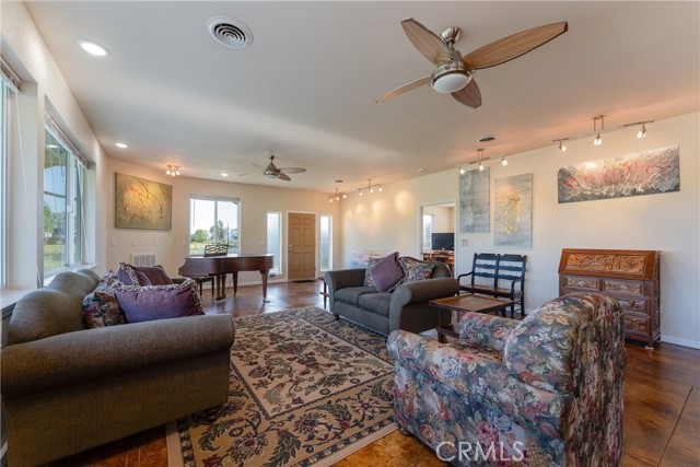 2260 Lakeshore Blvd, Upper Lake CA: https://media.crmls.org/medias/d04528d7-3c5d-449f-af11-4fe46e70f0f6.jpg