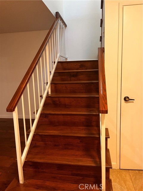 18319 Collins Street, Tarzana CA: https://media.crmls.org/medias/d0458022-eaaf-4119-a5fa-7379108d504d.jpg