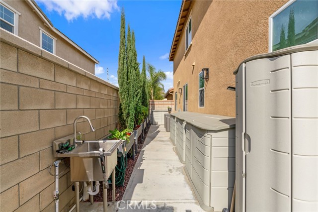 Detail Gallery Image 60 of 74 For 11562 Winnicut Ct, Jurupa Valley,  CA 91752 - 6 Beds | 4/1 Baths