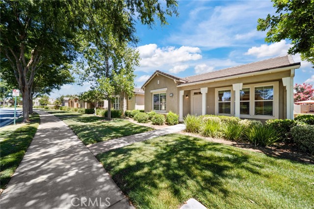 Detail Gallery Image 3 of 29 For 1568 Four Seasons Cir, Beaumont,  CA 92223 - 3 Beds | 2 Baths