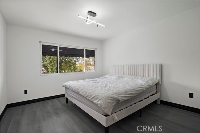 Detail Gallery Image 27 of 49 For 9853 Wish Ave, Northridge,  CA 91325 - 5 Beds | 2/1 Baths