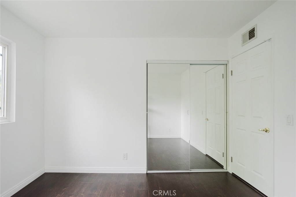 https://media.crmls.org/medias/d046d794-5b49-46d6-bb3c-89d6d809da3b.jpg?preset=X-Large