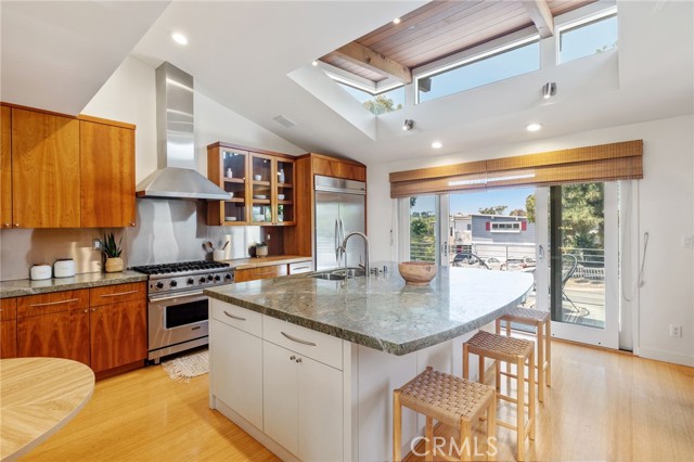 Image 7 of 25 For 2710 Pine Ave.