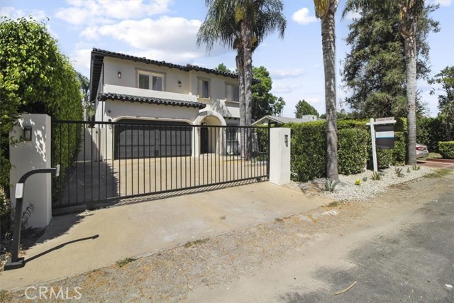 Detail Gallery Image 5 of 73 For 14729 Otsego St, Sherman Oaks,  CA 91403 - 5 Beds | 5 Baths