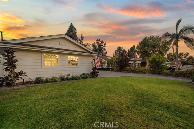 5228 E Minuet Lane, Anaheim CA: https://media.crmls.org/medias/d048e0ba-89d3-45ad-b71d-276dee52e195.jpg