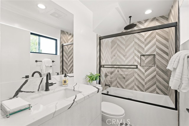 Detail Gallery Image 10 of 26 For 6502 N Contour Ln, North Hollywood,  CA 91606 - 3 Beds | 3/1 Baths