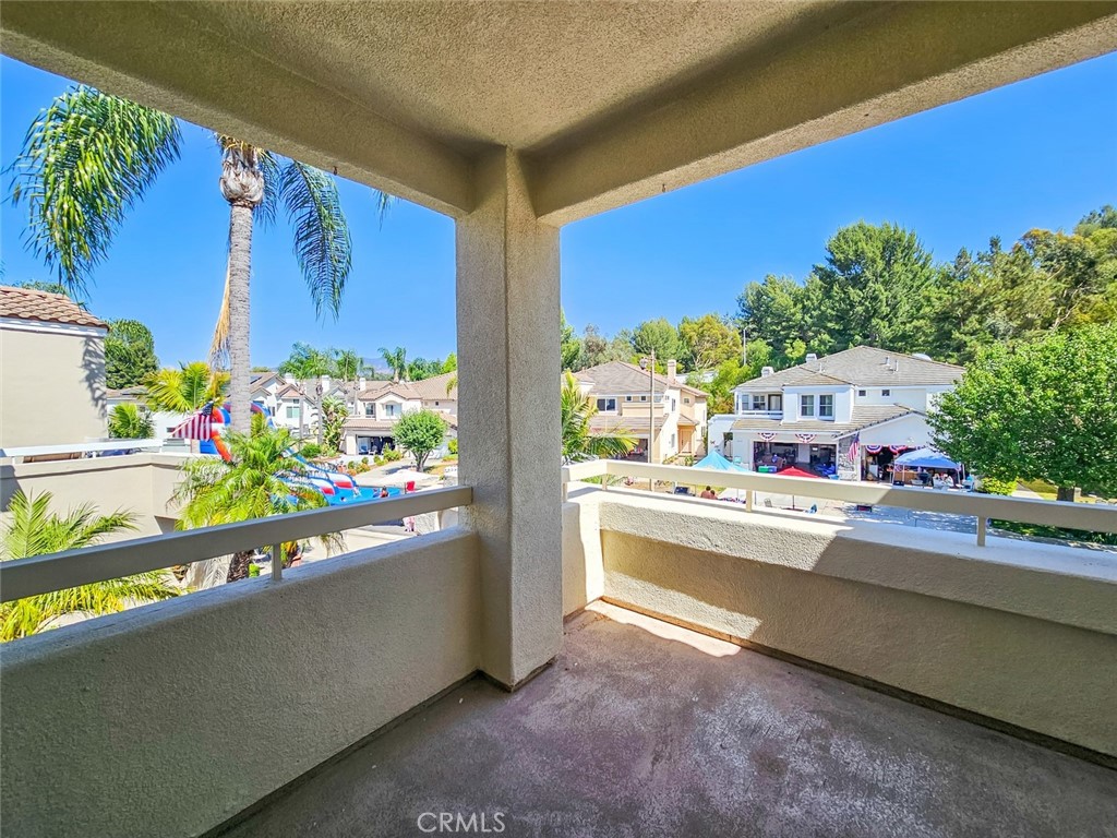 https://media.crmls.org/medias/d049f7ba-b7ad-4885-8046-a234e79f95ac.jpg?preset=X-Large