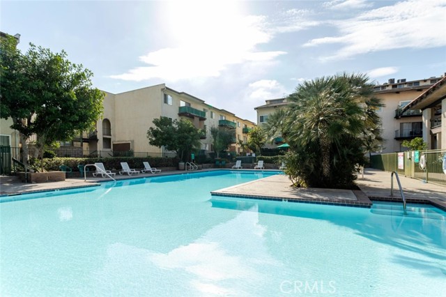 Detail Gallery Image 24 of 36 For 5460 White Oak, Encino,  CA 91316 - 2 Beds | 2 Baths