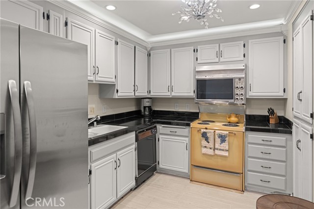 Detail Gallery Image 9 of 27 For 101 Scholz #120,  Newport Beach,  CA 92663 - 2 Beds | 2 Baths
