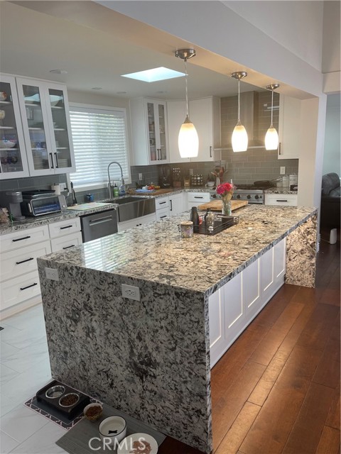 Detail Gallery Image 7 of 22 For 119 via Zurich, Newport Beach,  CA 92663 - 3 Beds | 2 Baths