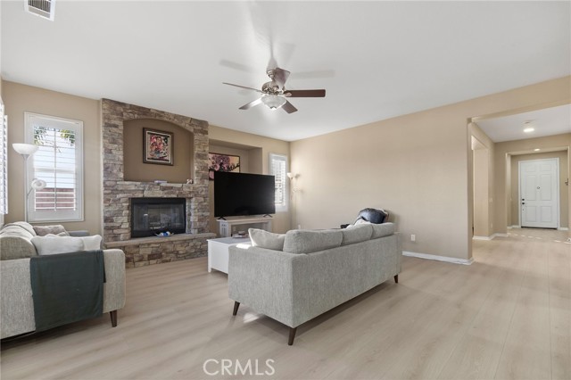 Detail Gallery Image 10 of 40 For 39396 Shree, Temecula,  CA 92591 - 4 Beds | 3/1 Baths