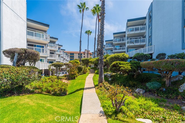 Detail Gallery Image 10 of 13 For 640 the Village #114,  Redondo Beach,  CA 90277 - 1 Beds | 1 Baths
