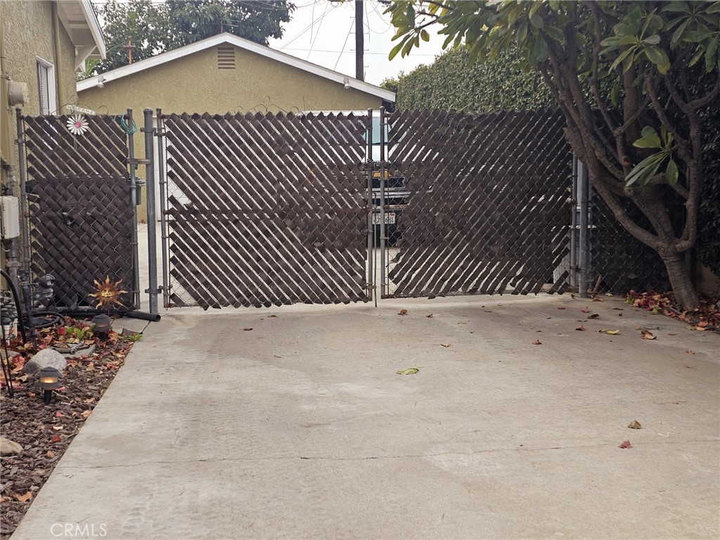 https://media.crmls.org/medias/d04d2d72-de66-43be-a0e4-c8804bfd143f.jpg?preset=X-Large